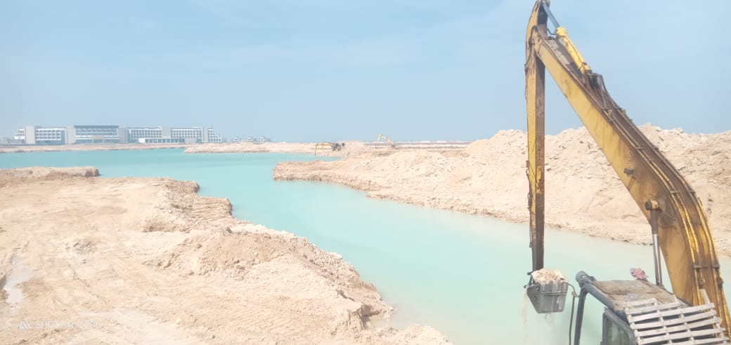 Shaping the shores of coastal lakes in the eastern area and dredging the locks in New Alamein City, under the New Alamein City Authority.