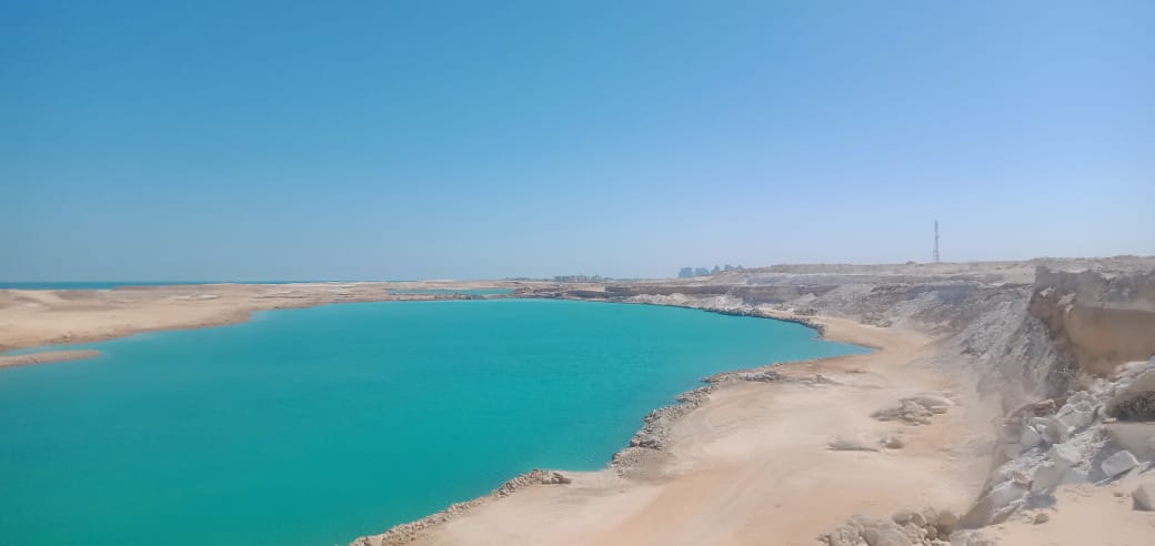 تشكيل جوانب البحيرات الشاطئية بالمنطقة الشرقية وحفر البواغيز بمدينة العلمين الجديدة التابع لجهاز مدينة العلمين الجديدة 