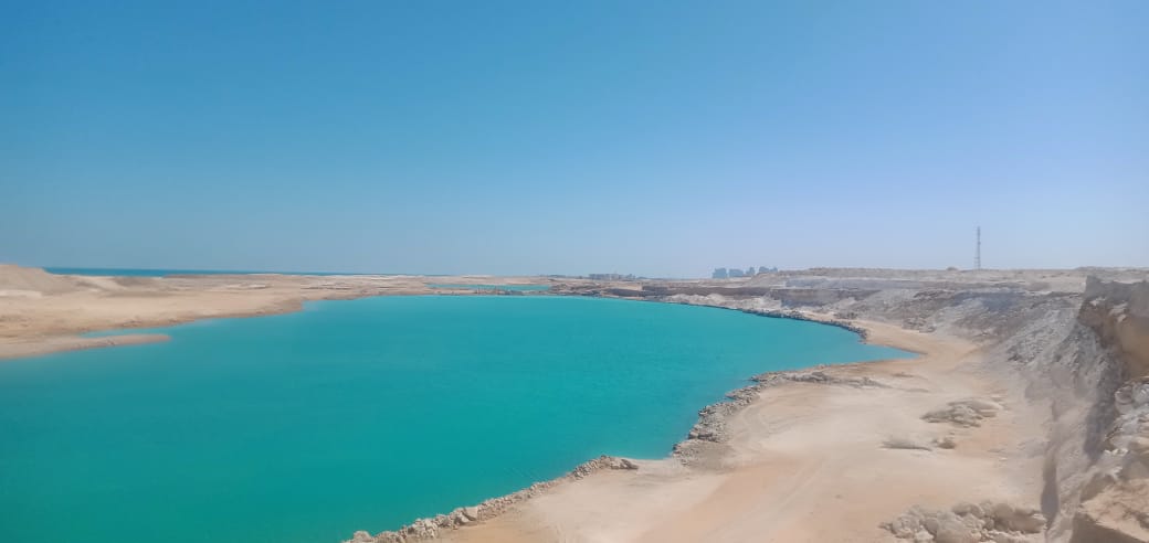 تشكيل جوانب البحيرات الشاطئية بالمنطقة الشرقية وحفر البواغيز بمدينة العلمين الجديدة التابع لجهاز مدينة العلمين الجديدة 