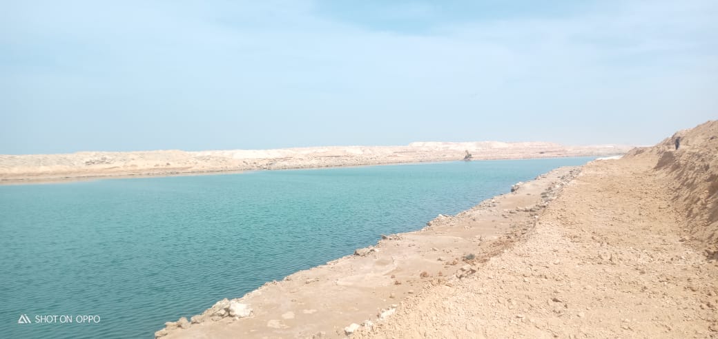 تشكيل جوانب البحيرات الشاطئية بالمنطقة الشرقية وحفر البواغيز بمدينة العلمين الجديدة التابع لجهاز مدينة العلمين الجديدة 