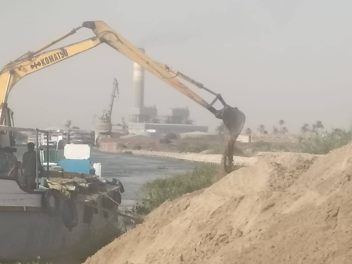 تنفيذ أعمال تكريك مصرف بحر حادوس باستخدام طلمبات الشفط