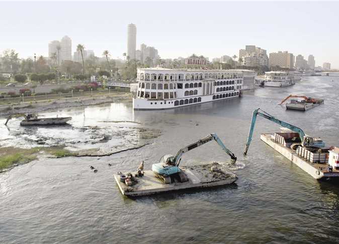 أعمال حماية وتطوير مجرى نهر النيل في نطاق القاهرة الكبرى.