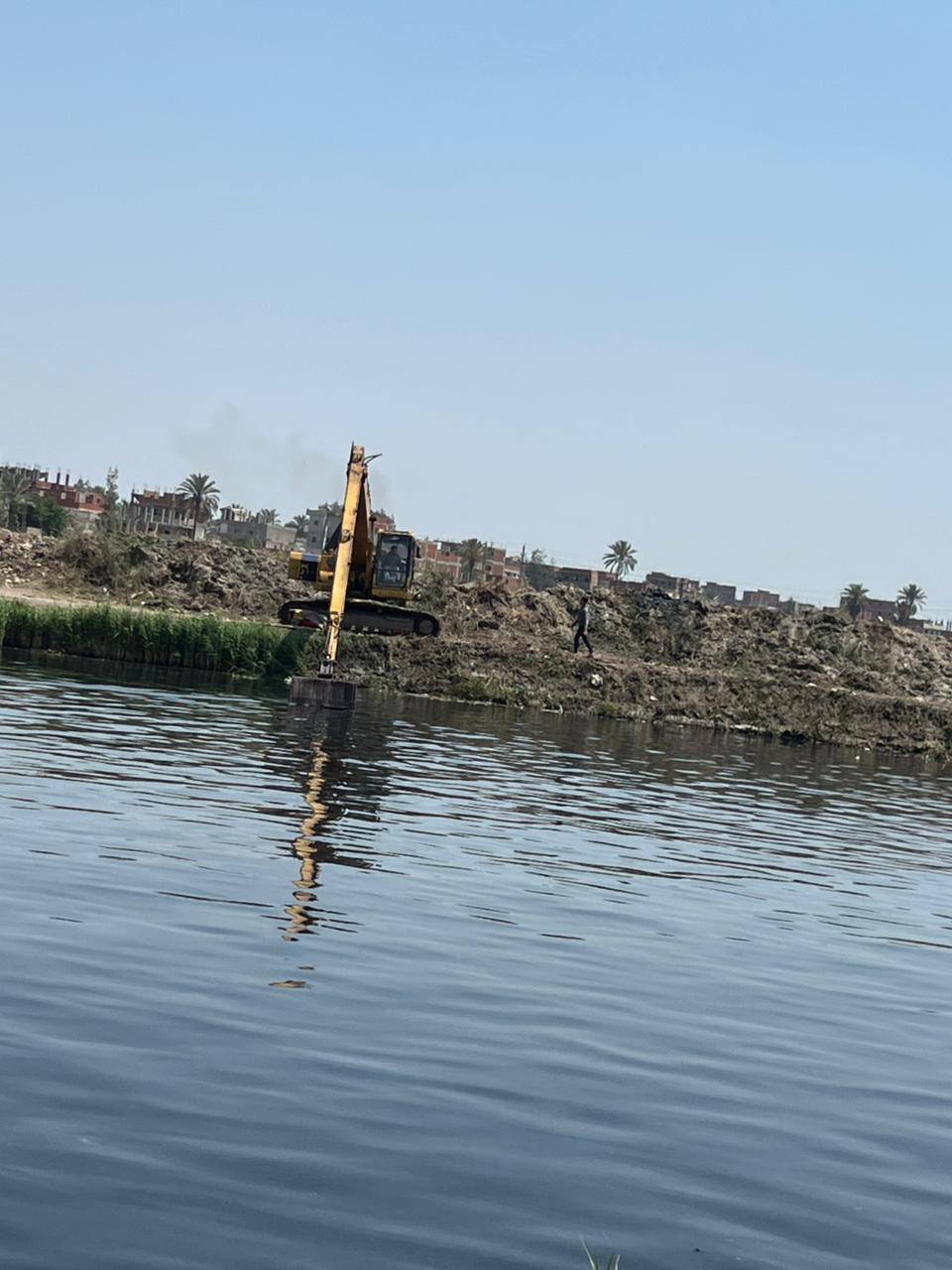 أعمال التعميق وتشكيل الميول لمصرف بحر البقر