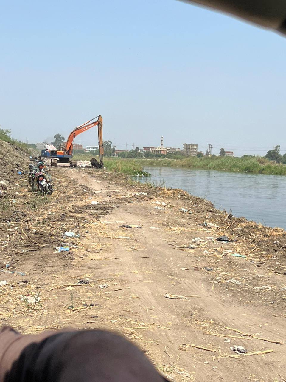 أعمال التعميق وتشكيل الميول لمصرف بحر البقر