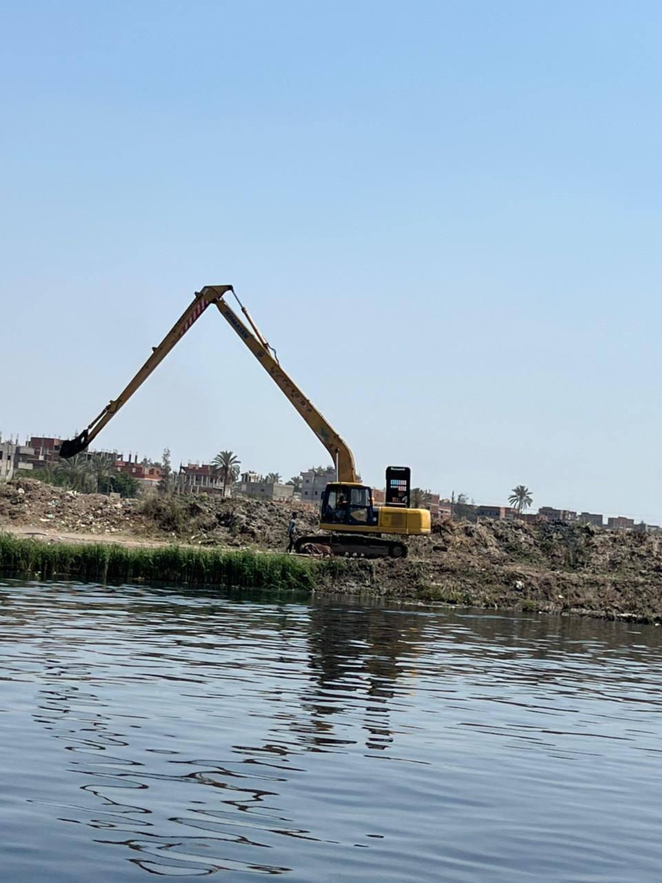 أعمال التعميق وتشكيل الميول لمصرف بحر البقر