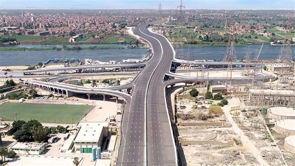 تنفيذ أعمال التكريك والتعميق لعدد سبعة فتحات أسفل الكوبري الساحلي الدولي في بحيرة إدكو على مسار المسقى.