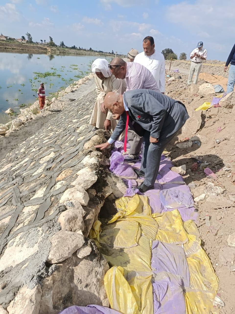 حماية جوانب ترعة النوبارية واعمال التكريك