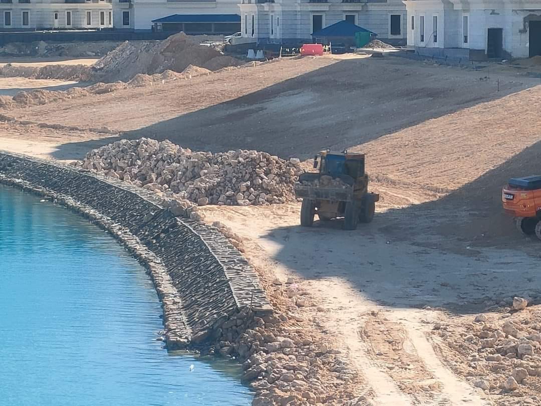   تنفيذ اعمال البحيرات الغربية والجنوبية بالجزء الجنوبي الغربي لمدينة العلمين الجديدية