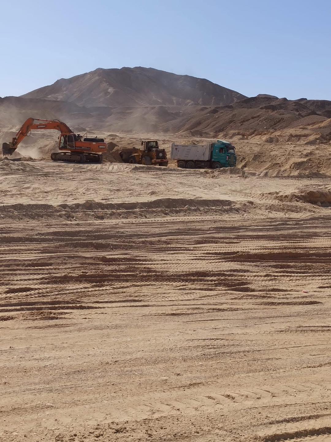 حماية دير الأنبا بولا والأنبا أنطونيوس من أخطار السيول