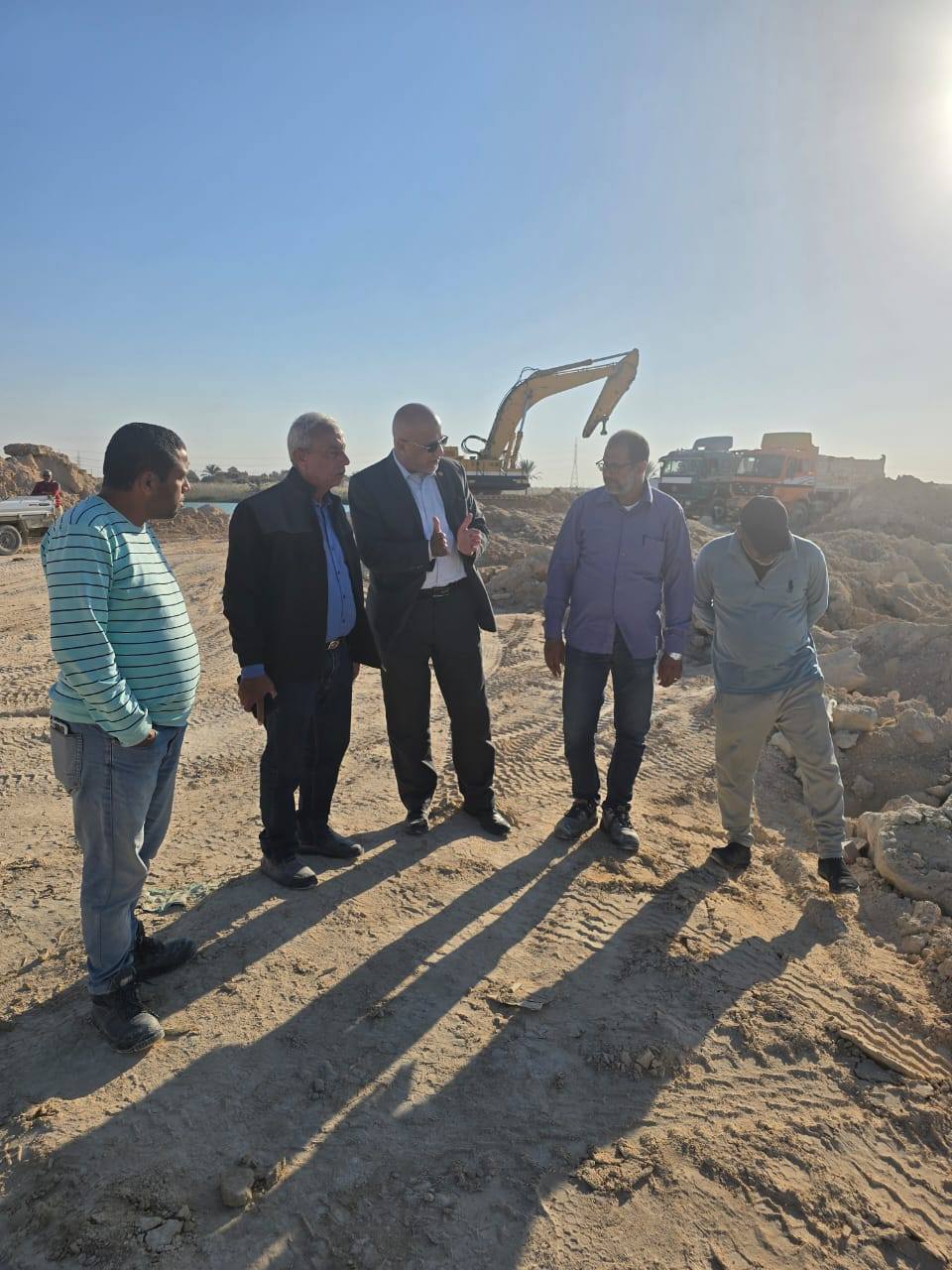 تنفيذ أعمال تطهير البحيرات والمخارج بمركز مارينا العلمين السياحي 